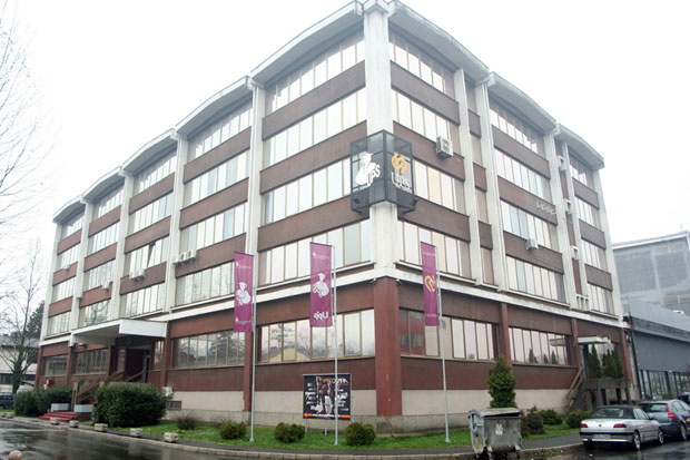 РС: Јавне школе постале демоде